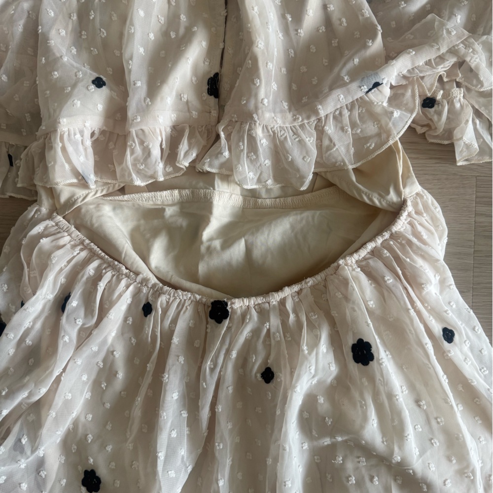 Lulu’s Swiss Dot Cape Sleeve Tiered Mini Dress Polka Dot | Large | NWT - Picture 7 of 9